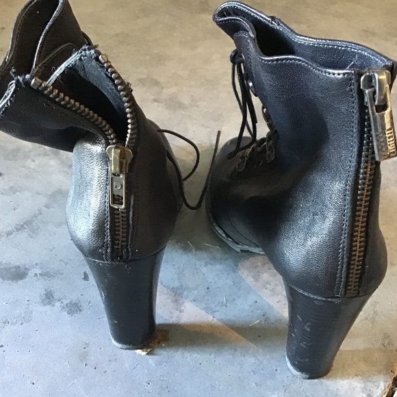 Stuart Weitzman lace up ankle booties size 7 - Picture 2 of 3